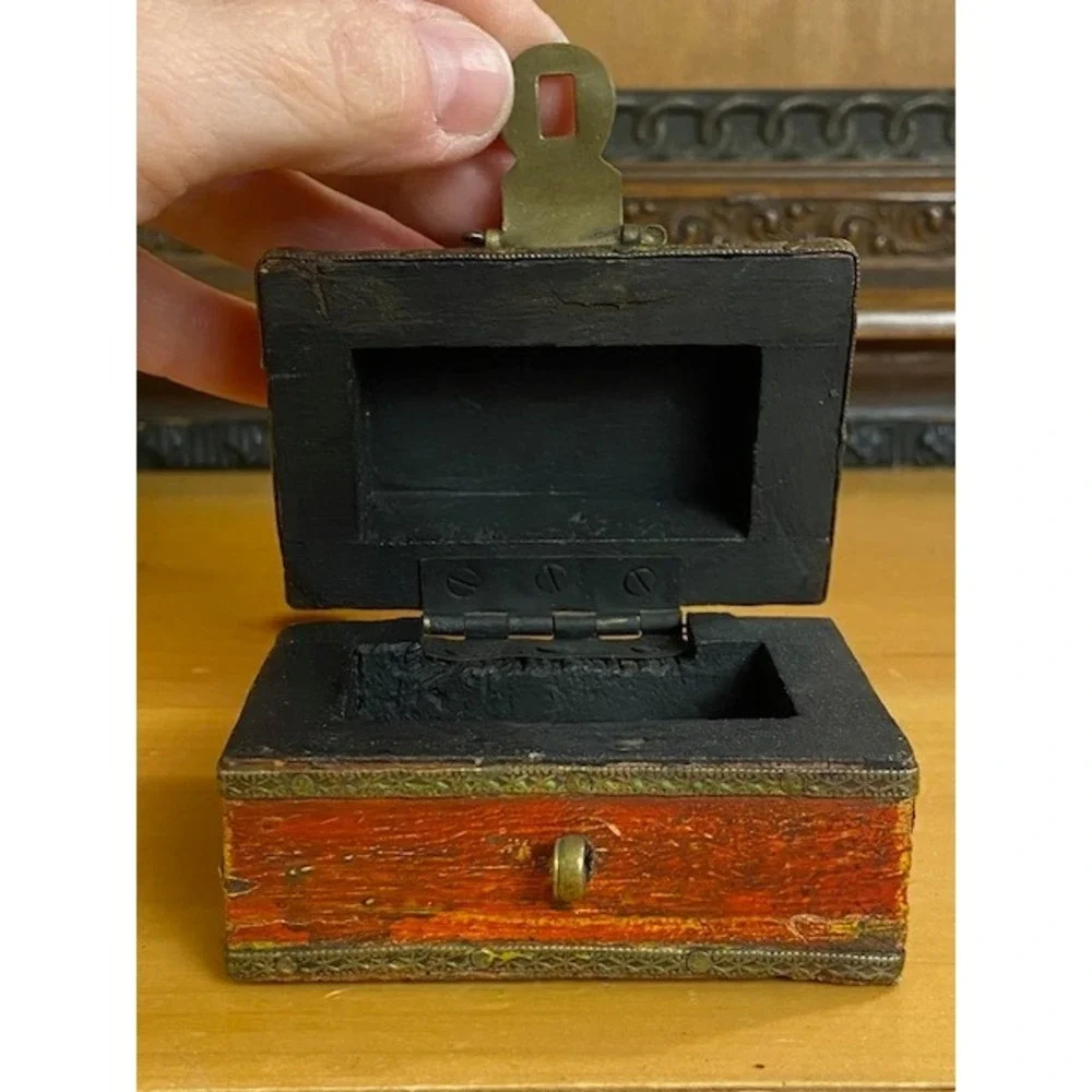 Unbranded vintage miniature